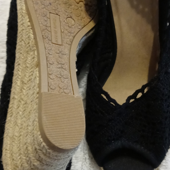 ✳️3/$20✳️ NWOT Jaclyn Smith Black Wedges - Picture 8 of 8